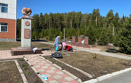 Субботник по преображению больничного городка прошел в Турочакской больнице